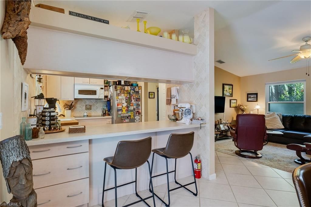 Image 12 of property listing at 617 SW 9TH AVE, Cape Coral, FL 33991