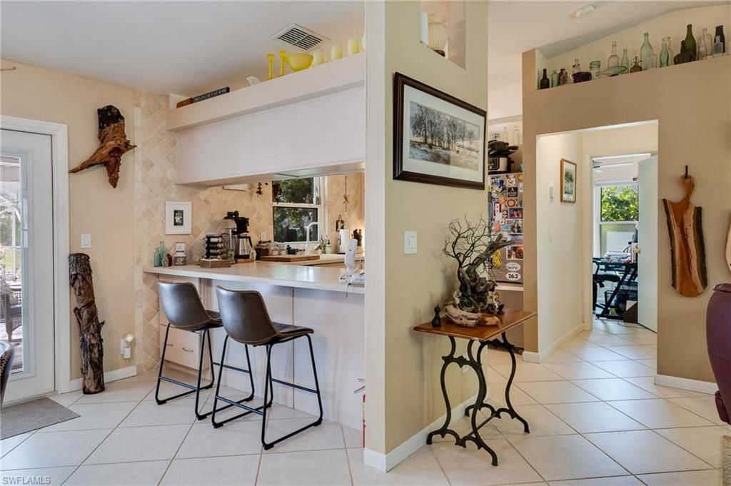 Image 13 of property listing at 617 SW 9TH AVE, Cape Coral, FL 33991