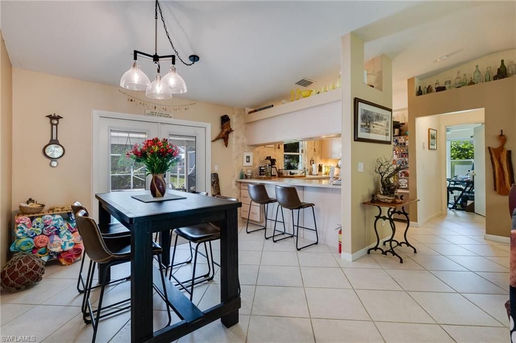 Image 14 of property listing at 617 SW 9TH AVE, Cape Coral, FL 33991