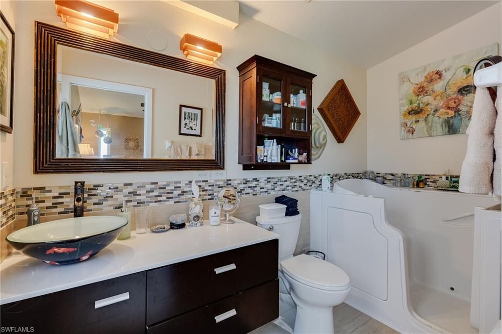 Image 15 of property listing at 617 SW 9TH AVE, Cape Coral, FL 33991