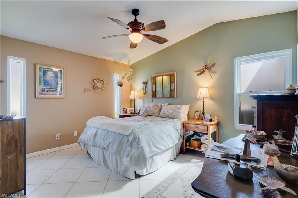 Image 17 of property listing at 617 SW 9TH AVE, Cape Coral, FL 33991