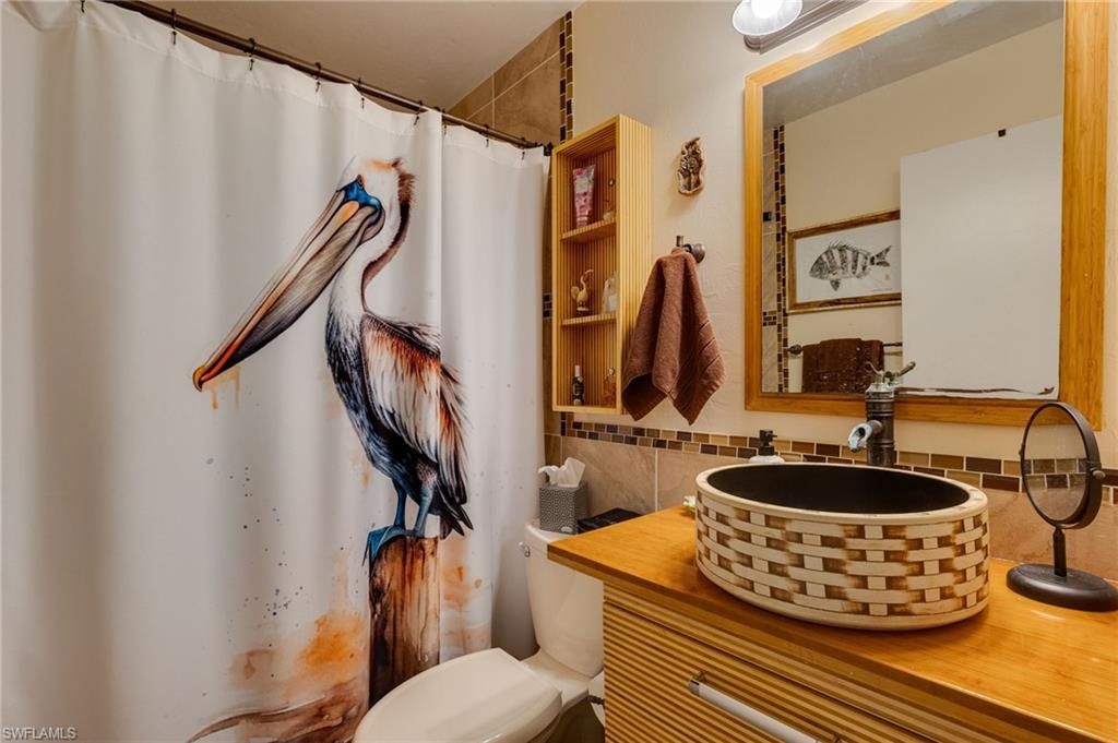 Image 18 of property listing at 617 SW 9TH AVE, Cape Coral, FL 33991