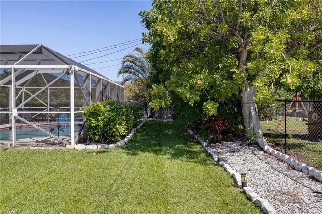 Image 3 of property listing at 617 SW 9TH AVE, Cape Coral, FL 33991