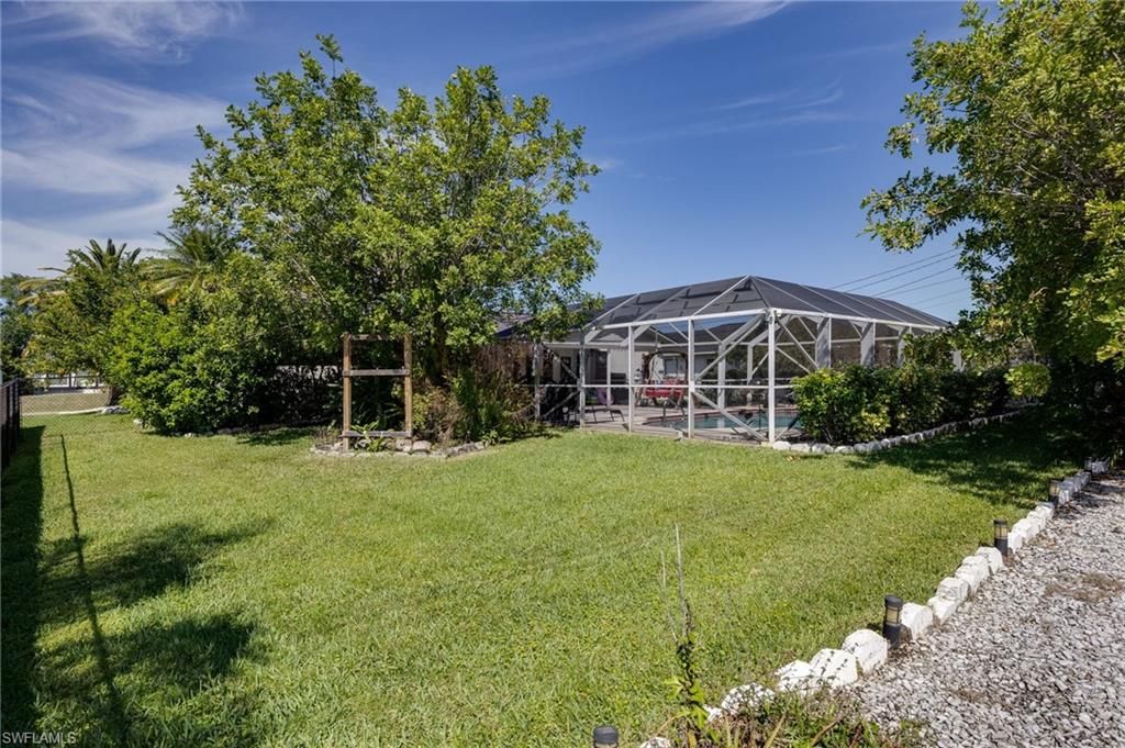 Image 4 of property listing at 617 SW 9TH AVE, Cape Coral, FL 33991