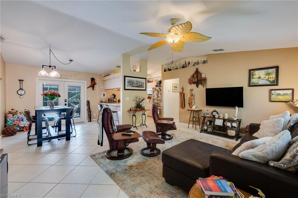 Image 8 of property listing at 617 SW 9TH AVE, Cape Coral, FL 33991
