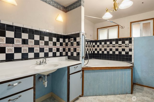 2861 Heller Road, Oak Harbor, WA 98277
