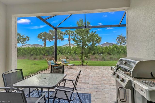 9032 Saint Lucia DR, Naples, FL 34114