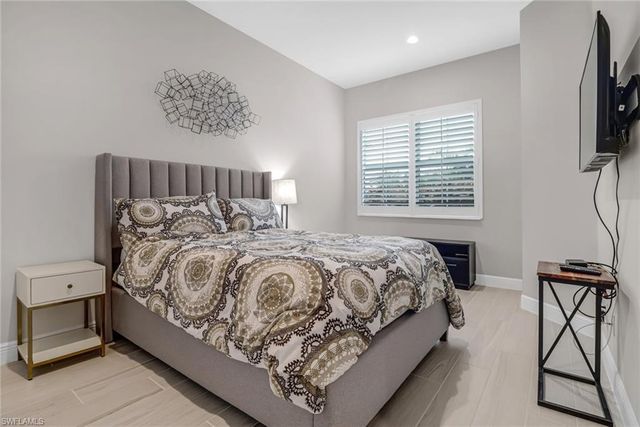 9032 Saint Lucia DR, Naples, FL 34114