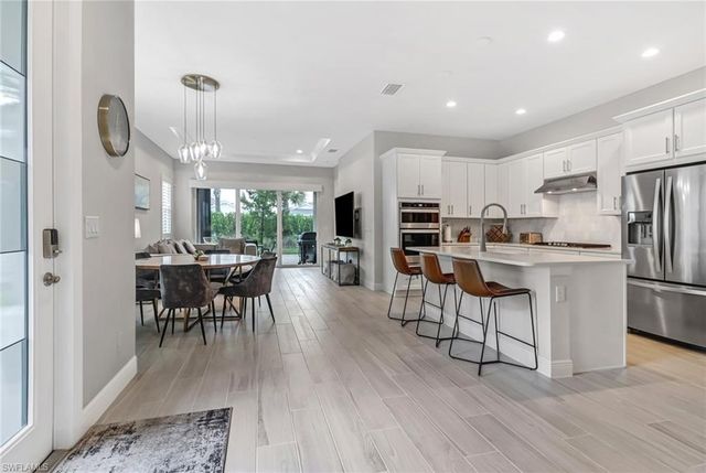 9032 Saint Lucia DR, Naples, FL 34114