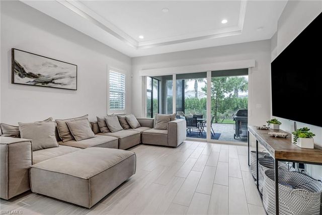 9032 Saint Lucia DR, Naples, FL 34114