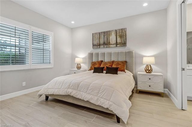 9032 Saint Lucia DR, Naples, FL 34114