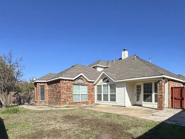 5287 W Cove Way, Grand Prairie, TX 75052