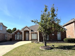 5287 W Cove Way, Grand Prairie, TX 75052