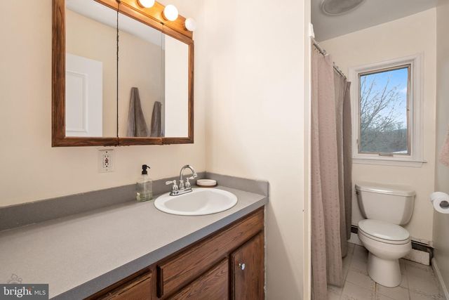 1124 FURNACE ST, Hellertown, PA 18055