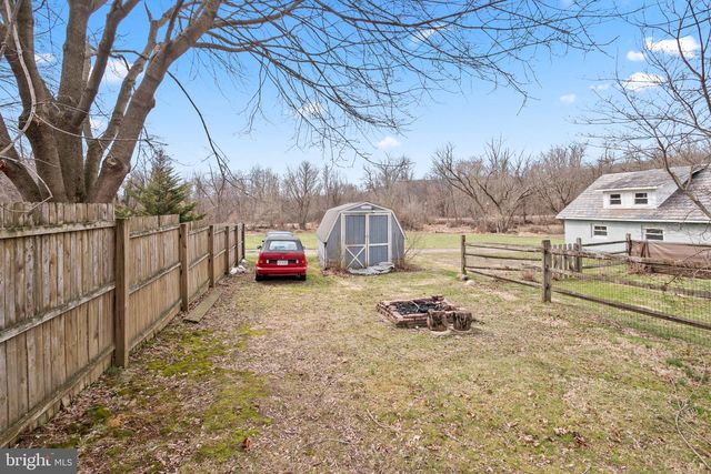 1124 FURNACE ST, Hellertown, PA 18055