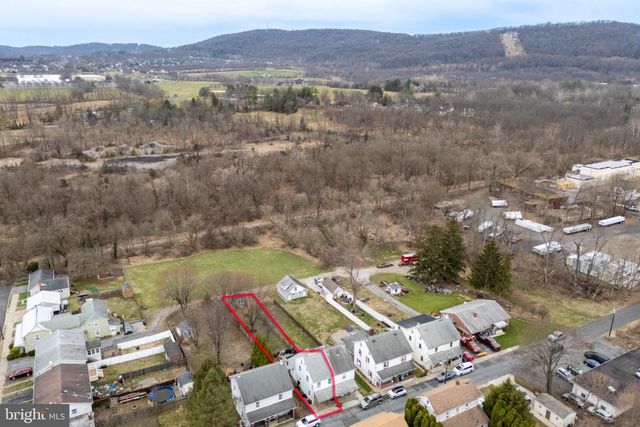 1124 FURNACE ST, Hellertown, PA 18055