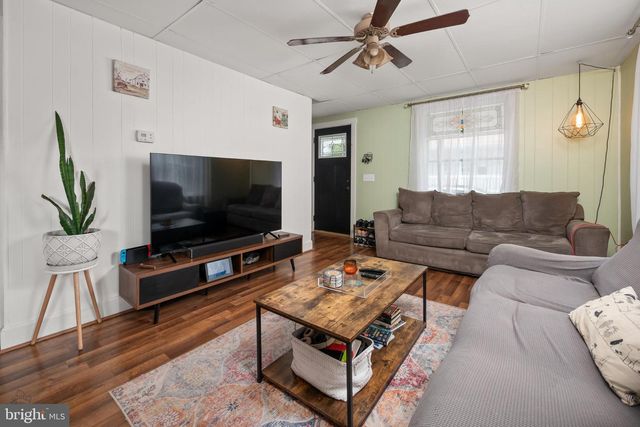 1124 FURNACE ST, Hellertown, PA 18055