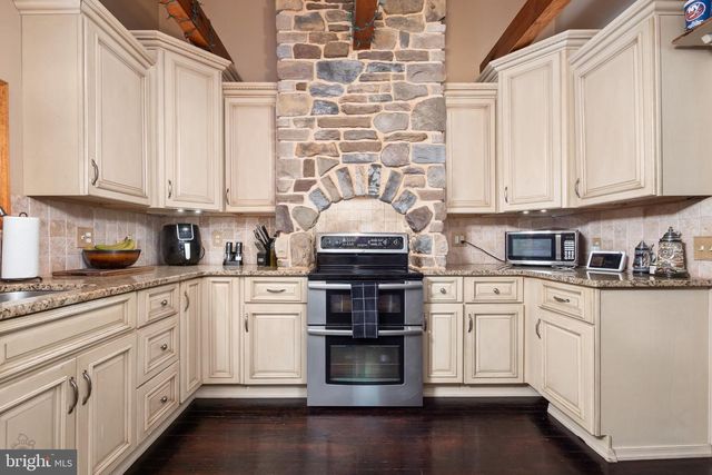 1124 FURNACE ST, Hellertown, PA 18055