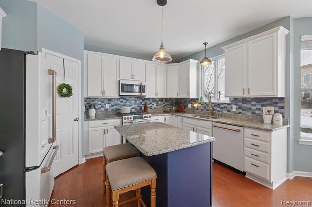 27316 Victoria Road, Novi, MI 48374