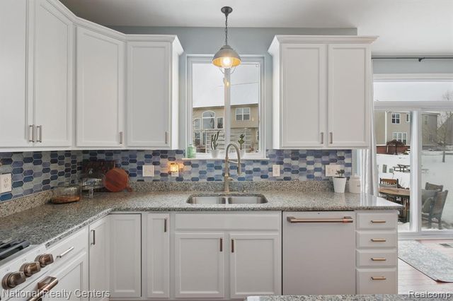 27316 Victoria Road, Novi, MI 48374