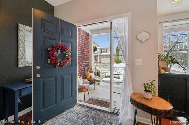 27316 Victoria Road, Novi, MI 48374