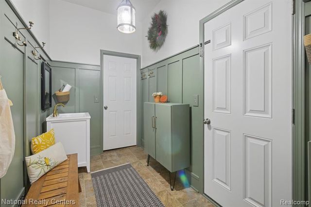 27316 Victoria Road, Novi, MI 48374