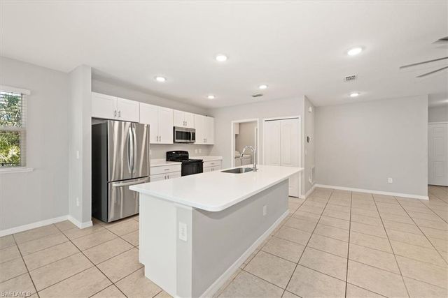 2612 51st ST SW, Lehigh Acres, FL 33976