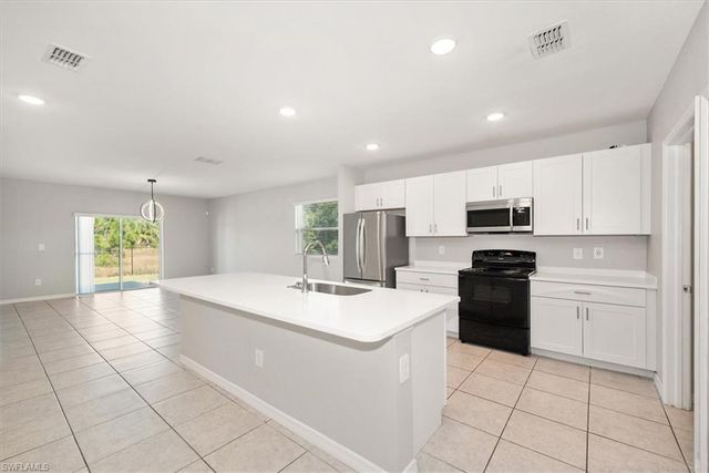 2612 51st ST SW, Lehigh Acres, FL 33976