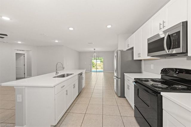 2612 51st ST SW, Lehigh Acres, FL 33976