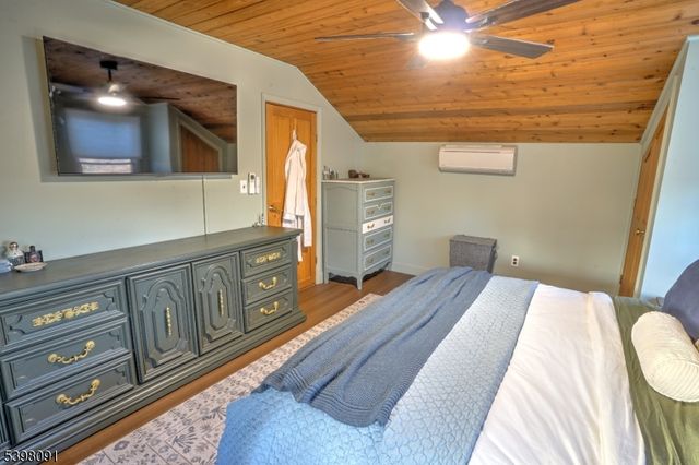 31 Highland Ave, Stanhope Boro, NJ 07874