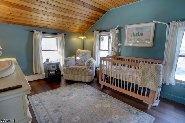 31 Highland Ave, Stanhope Boro, NJ 07874