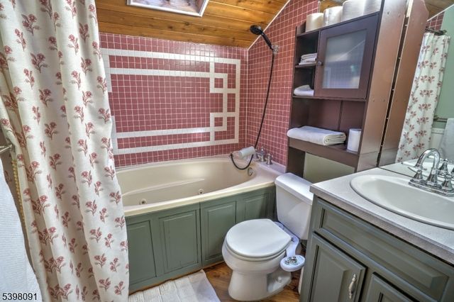 31 Highland Ave, Stanhope Boro, NJ 07874