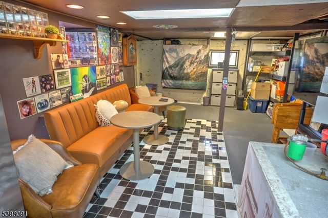 31 Highland Ave, Stanhope Boro, NJ 07874