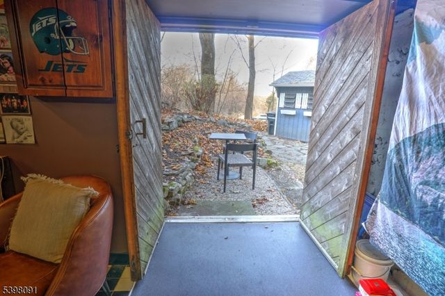 31 Highland Ave, Stanhope Boro, NJ 07874