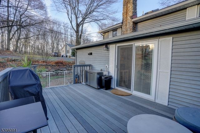 31 Highland Ave, Stanhope Boro, NJ 07874