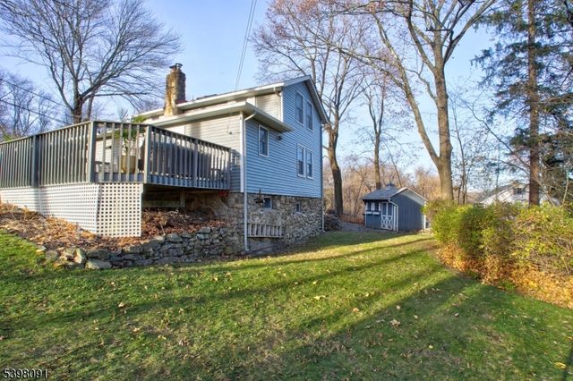 31 Highland Ave, Stanhope Boro, NJ 07874