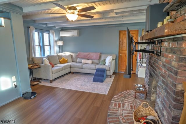 31 Highland Ave, Stanhope Boro, NJ 07874