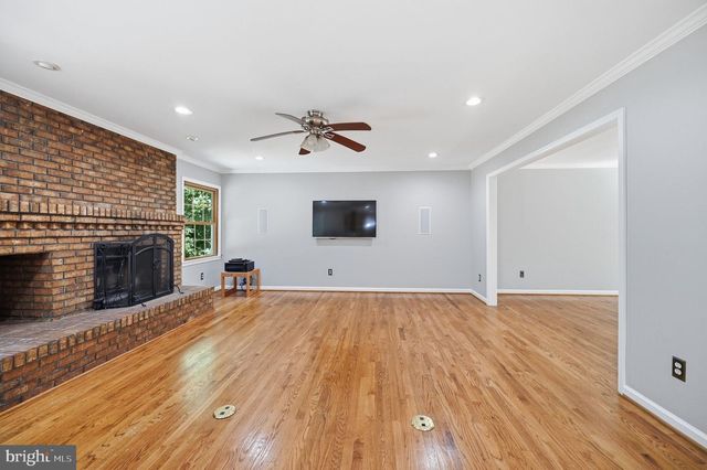 8104 WHITTING DR, Manassas, VA 20112