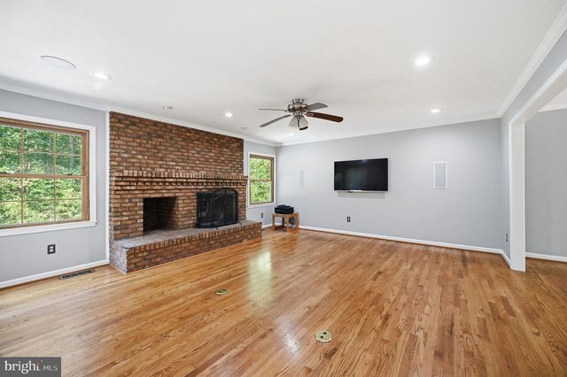 8104 WHITTING DR, Manassas, VA 20112