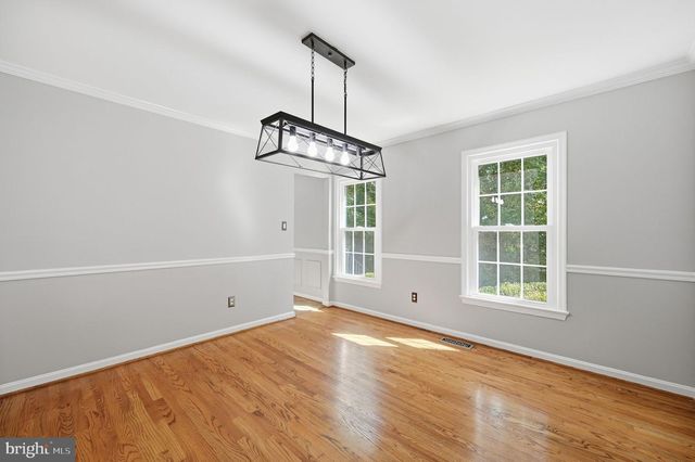 8104 WHITTING DR, Manassas, VA 20112