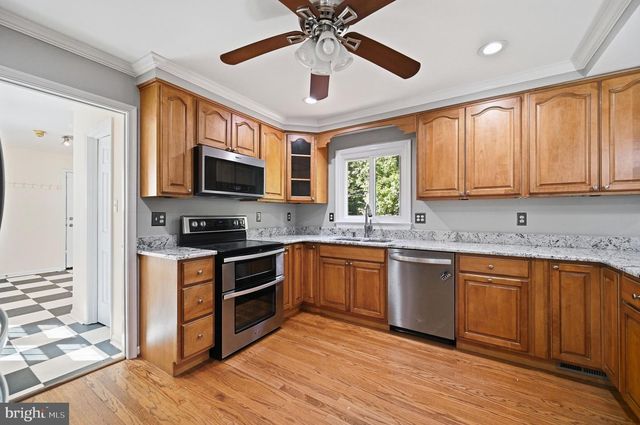 8104 WHITTING DR, Manassas, VA 20112
