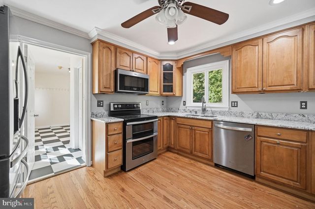 8104 WHITTING DR, Manassas, VA 20112