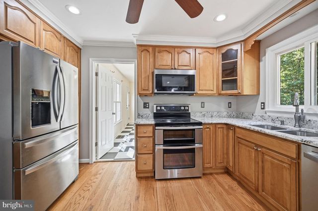8104 WHITTING DR, Manassas, VA 20112
