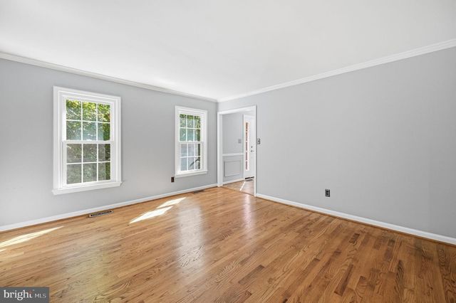 8104 WHITTING DR, Manassas, VA 20112