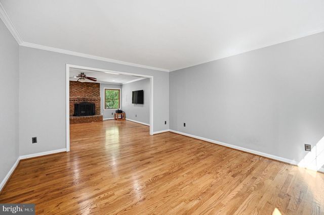8104 WHITTING DR, Manassas, VA 20112