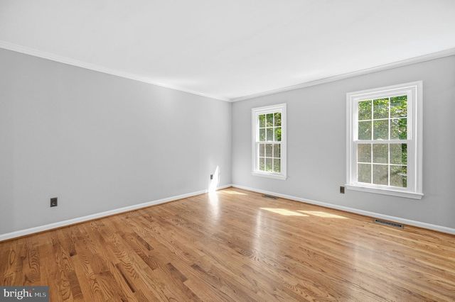 8104 WHITTING DR, Manassas, VA 20112