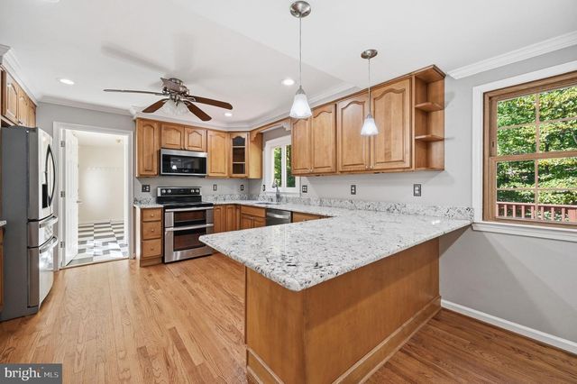 8104 WHITTING DR, Manassas, VA 20112