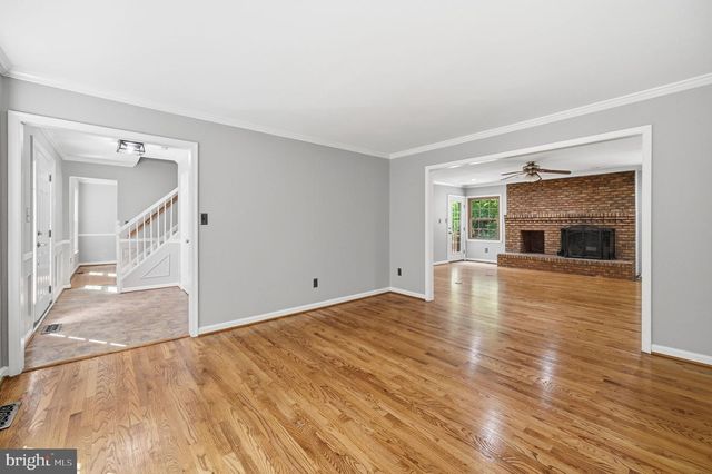8104 WHITTING DR, Manassas, VA 20112