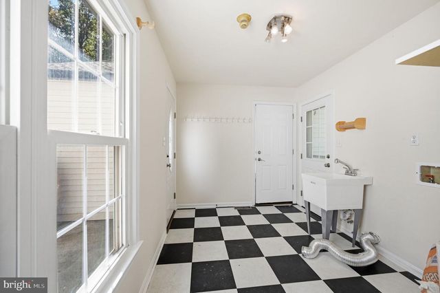 8104 WHITTING DR, Manassas, VA 20112