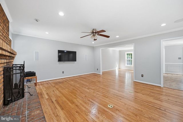 8104 WHITTING DR, Manassas, VA 20112